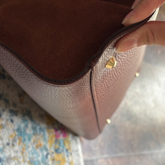 Elegant Brown Leather Handbag - Picture 10 of 12